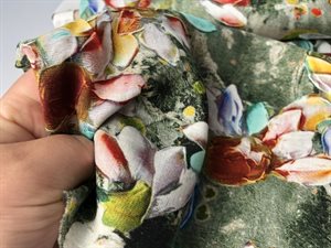 Hør / viscose - med de fineste grønlige blomster